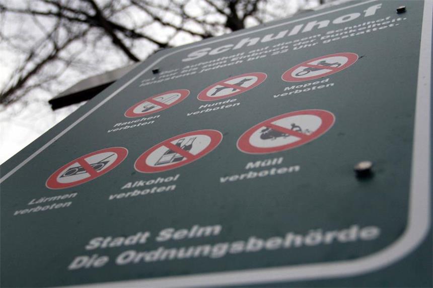 42 dieser Schilder hat die Stadt Selm an insgesamt zehn Orten aufgestellt - unter anderen an Schulhöfen und Spielplätzen.