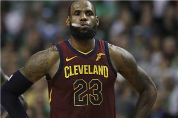 42 Punkte, zwölf Assists und zehn Rebounds von Cleveland-Star LeBron James reichten nicht zum Sieg. Foto: Charles Krupa/AP