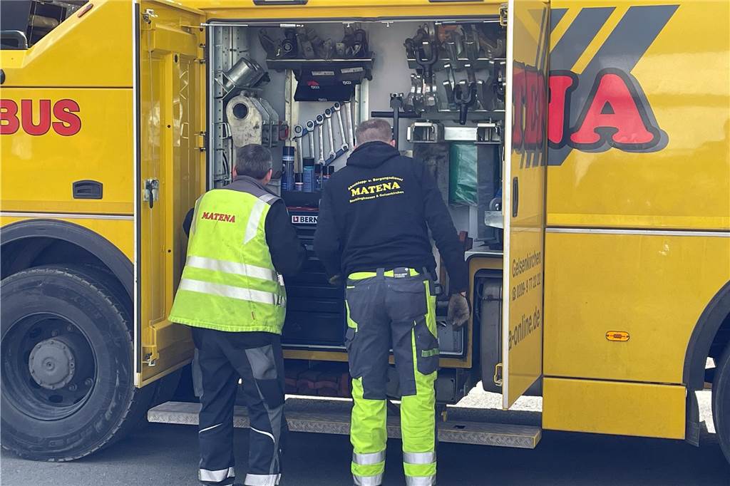 Spektakuläre Bilder von der Karlstraße: Bergung nach Busunglück von Castrop-Rauxel