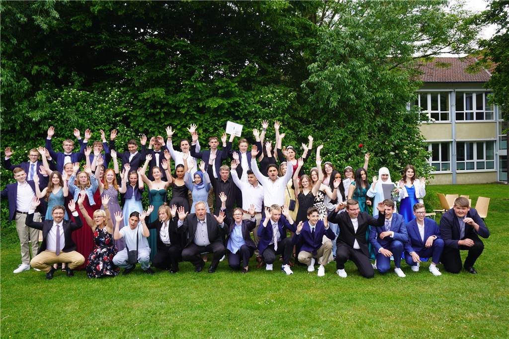 Schulentlassung: Van-Husen-Schüler erhalten Kompass für den Lebensweg 46 Schüler freuten sich über ihre Abschlusszeugnisse an der Paulus-van-Husen-Schule.