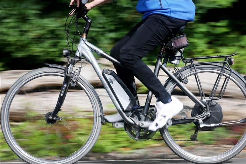 Fast jeder Zweite ist noch nie E-Bike gefahren 46,7 Prozent der Menschen in Deutschland ist noch nie mit einem E-Bike gefahren. Foto: Roland Weihrauch
