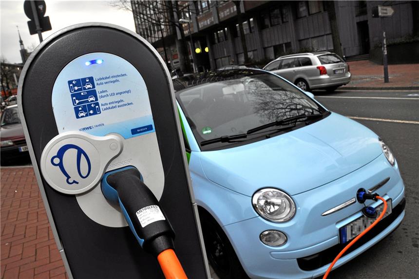 Zahl der E-Ladesäulen soll sich verdoppeln 47 Ladesäulen, an denen Eletrkoautos Strom „tanken“ können gibt es bislang in Dortmund - wie hier am Freistuhl.