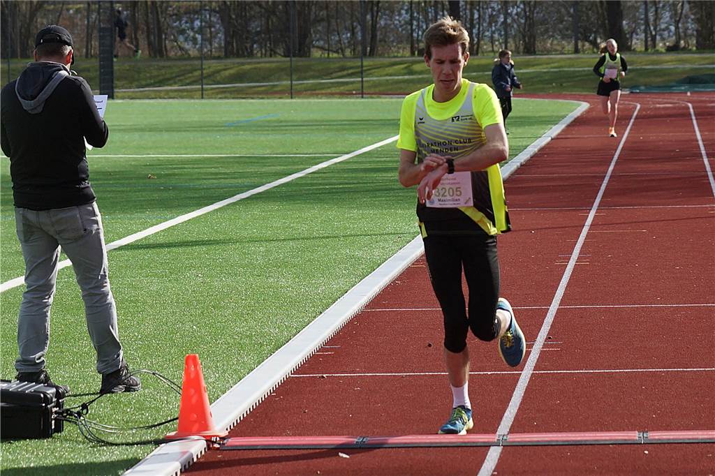 5 km-Lauf Dritter Maximilian Johannes Serio (MC Menden) in 17:15 Min.