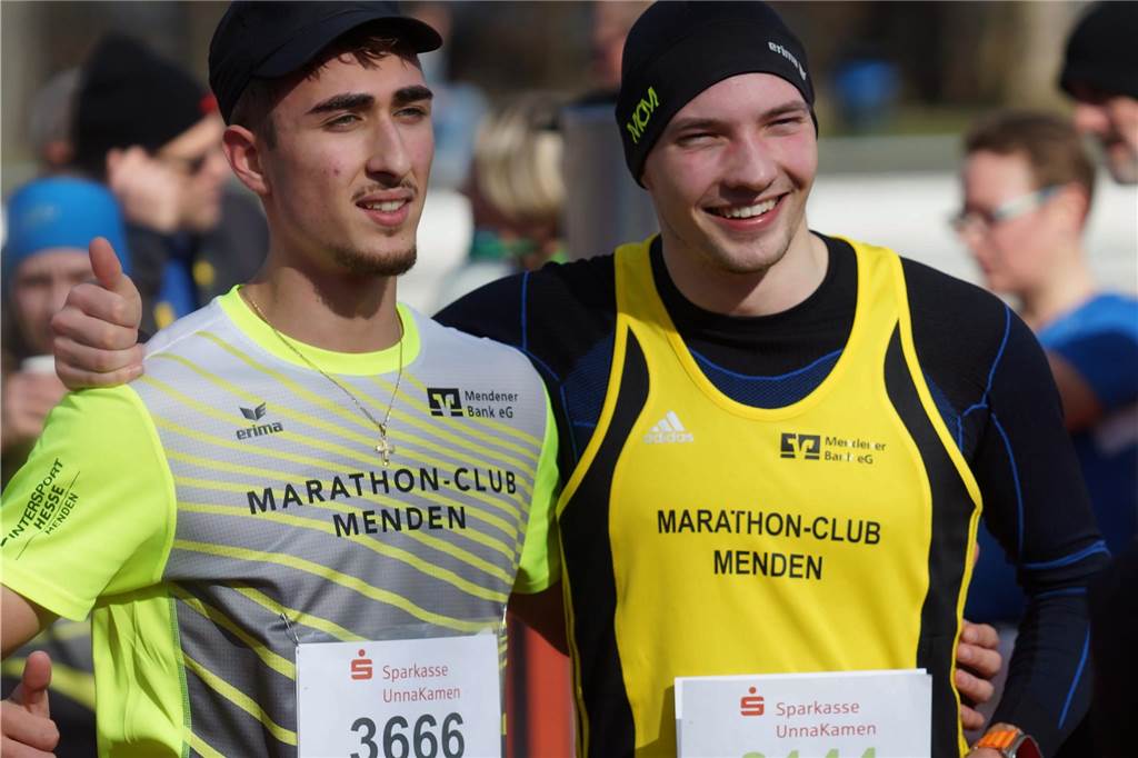 5 km-Lauf: EAlexandros Markou (MC Menden re. - Platz 35 in 24:49 Min.) und Christian Apprecht (MC Menden - Platz 12 in 1936 Min.)