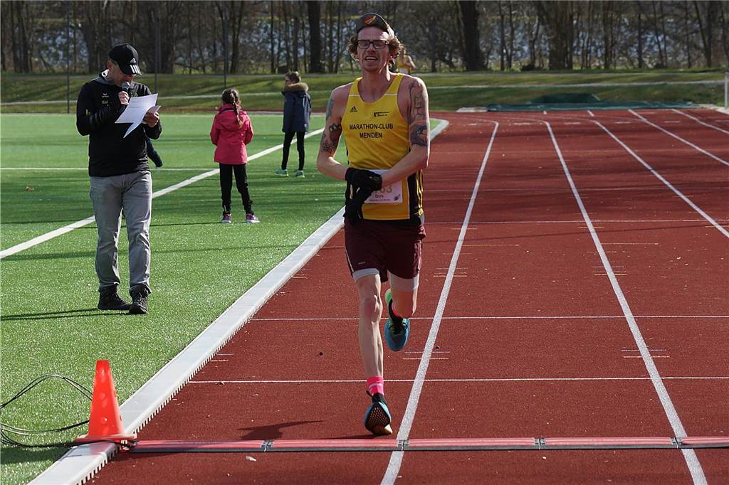 5 km-Lauf Sieger Dirk Große (MC Menden) in 16:28 Min.