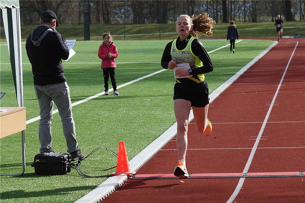 5 km-Lauf Siegerin Sarah Schäperklaus (MC Menden) in 17:25 Min.