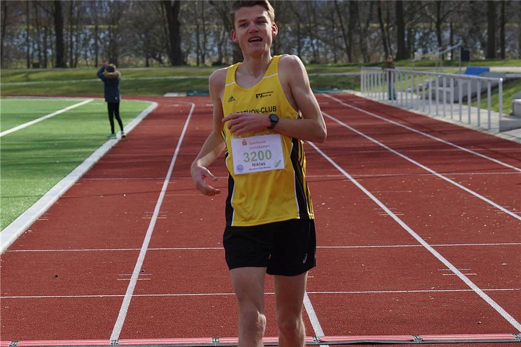5 km-Lauf Zweiter Niklas Röttger (MC Menden) in 16:47 Min.