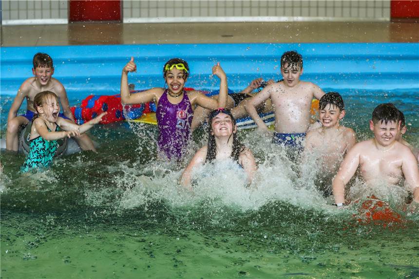 Ein Fest für Wasserratten: Das Hallenbad Nette und der Waspo feierten ihren 50. 50 Jahre Hallenbad Mengede und 50 Jahre Wassersportverein wurden am Samstag in Nette gefeiert.