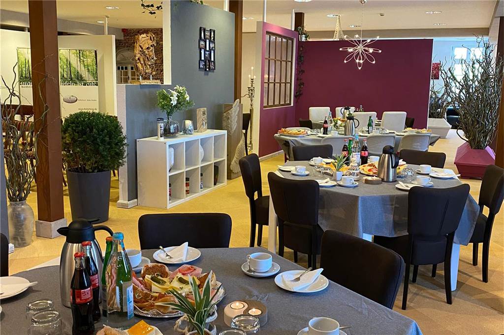 Selmer Bestatter eröffnet neuen Standort m Gewerbegebiet Olfen 50 Plätze bietet das kleine Café.