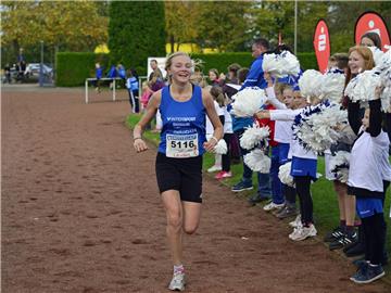 5000-Meter-Siegerin Pauline Meyer (TV Epe) stellte einen neuen Rekord auf.
