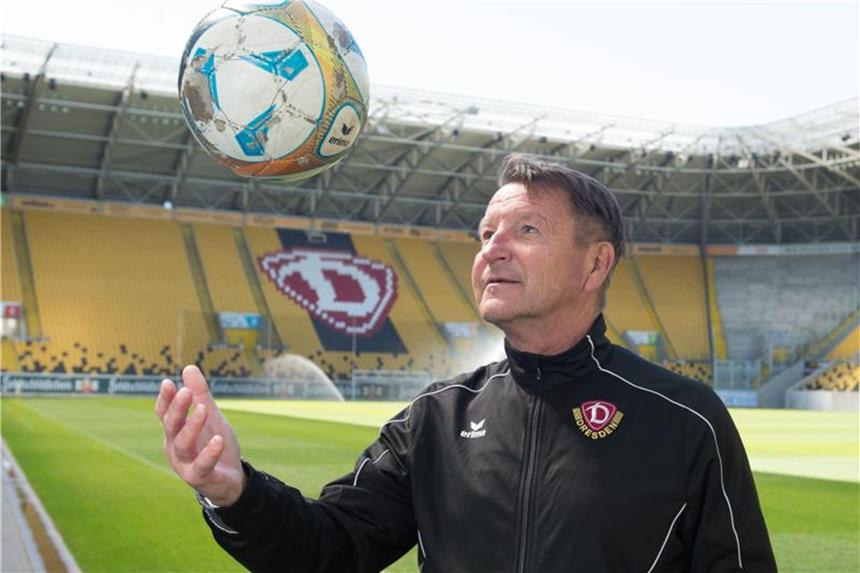 „Der andere Verein“: Dörner blickt auf 65 Jahre Dynamo 51 Jahre seines Lebens ist Hans-Jürgen „Dixie“ Dörner mit Dynamo Dresden verbunden. Foto: Sebastian Kahnert