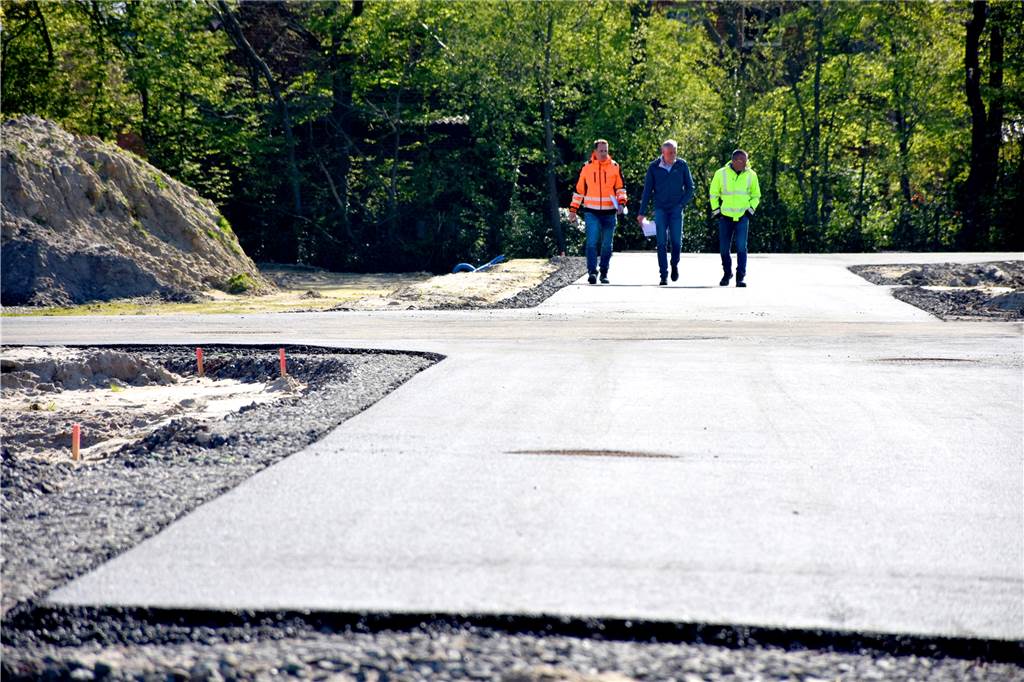 Zukünftige Bauherren wünschen sich mehr Möglichkeiten: Zwei Vollgeschosse pro Haus 52 Baugrundstücke entstehen am Deventer Weg in Alstätte. 24 Bauherren haben unterschrieben und wünschen sich einen anderen Bebauungsplan. Ob der rechtzeitig kommt, ist eine andere Frage.
