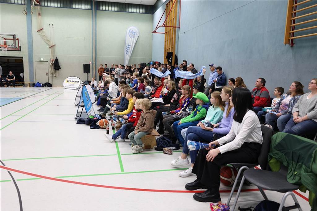 LippeBaskets und Wulfen liefern „beste Stimmung der Saison“: Fan-Rauswurf wird zum Makel 563 Zuschauer waren am Samstag in der Ballspielhalle dabei.