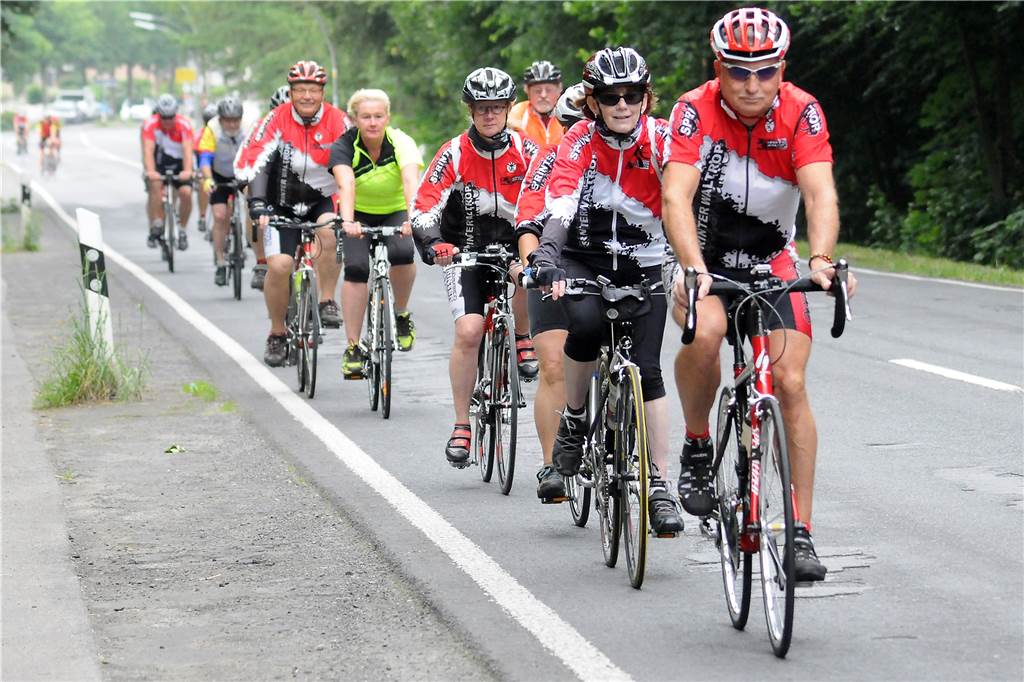 Vor 10 Jahren: SG Castrop jubelt am Abgrund, Castrop-Rauxeler sorgt in 2. Liga für Furore 568 Radfahrer nehmen an der 26. Radtouristikfahrt des RC Velo am 4. Juni teil. 73 weniger als im Vorjahr.
