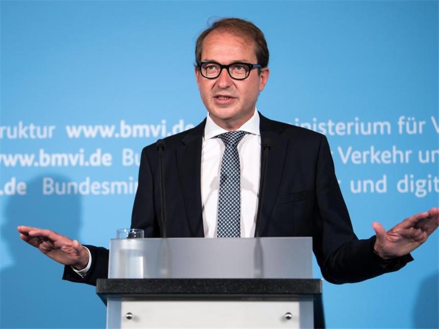 Bundesbürger unzufrieden mit Dobrindt und von der Leyen 60 Prozent der Deutschen lehnen die Arbeit von Bundesverkehrsminister Alexander Dobrindt ab. Das ist der schlechteste Wert aller Politiker. Foto: Alexander Dobrindt