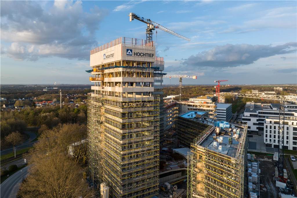Richtfest für den spektakulären Continentale-Neubau an der B1 67 Meter ragt das 16-stöckige Bürohochhaus der Continentale an der B1 in Dortmund in den Himmel. Das Ensemble mit insgesamt drei Gebäuden entsteht auf 30.000 Quadratmetern eines ehemaligen Kasernengeländes der Britischen Rheinarmee.