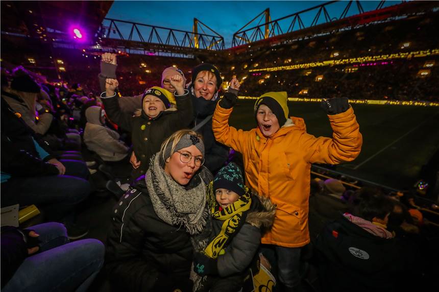 68.000 Fans sind zum BVB-Weihnachtssingen in den Signal Iduna Park gekommen.