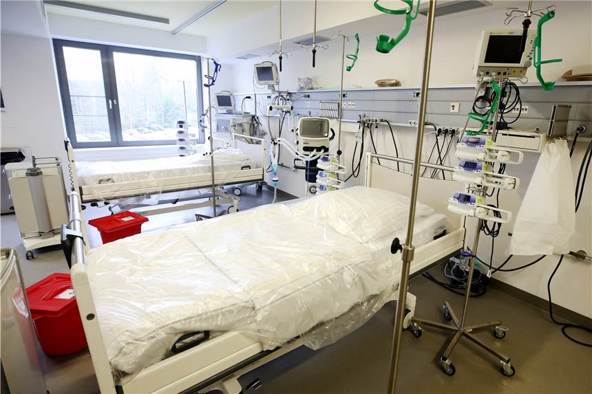 Intensivbetten verschwunden? NRW-Ministerium sieht keinen Beleg für falsche Angaben 70 Krankenhäuser, bei denen sich „Auffälligkeiten im Meldeverfahren“ gezeigt hätten, seien überprüft worden, so das NRW-Gesundheitsministerium.