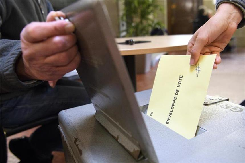 Schweizer wollen Rundfunkgebühr behalten 71,6 Prozent der Wähler lehnten die Vorlage der Gebührengegner ab. Foto: Laurent Gillieron/KEYSTONE