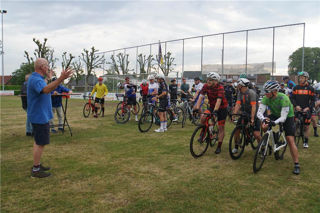 740 Radfahrer waren bei der Radtouristikfahrt des SV Herbern dabei. Wir haben das Event mit der Kamera begleitet.
