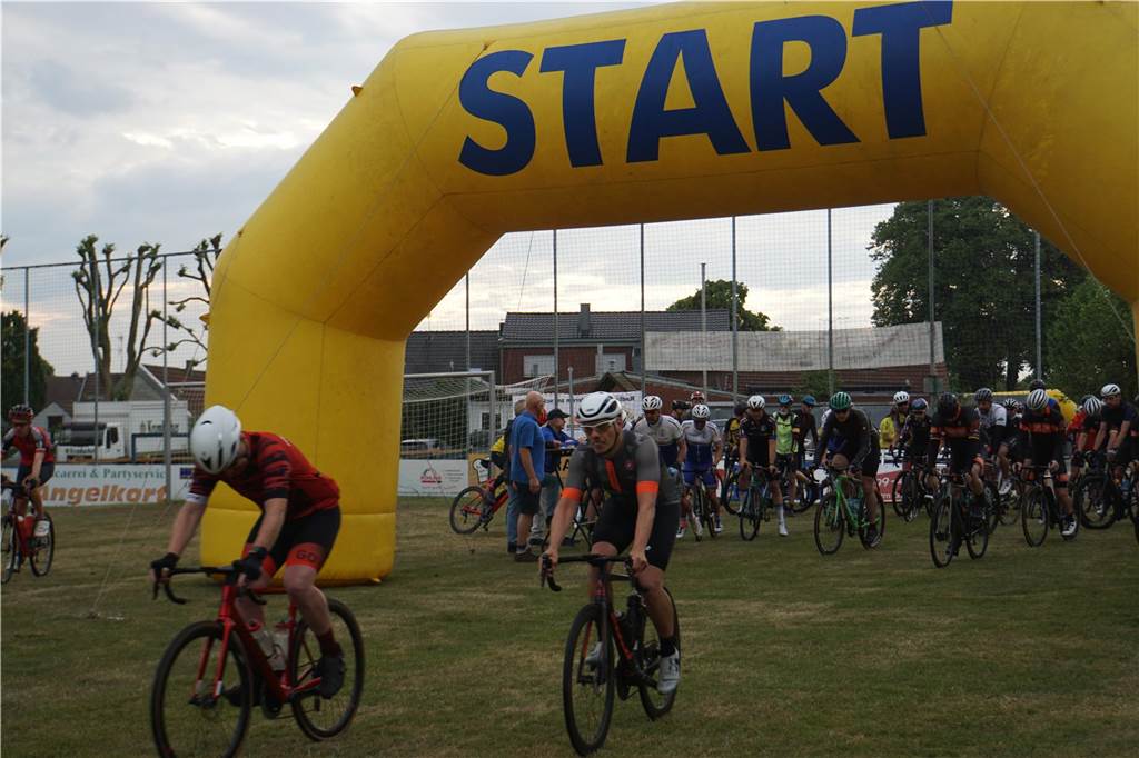 740 Radfahrer waren bei der Radtouristikfahrt des SV Herbern dabei. Wir haben das Event mit der Kamera begleitet.