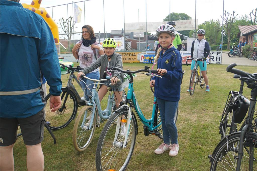 740 Radfahrer waren bei der Radtouristikfahrt des SV Herbern dabei. Wir haben das Event mit der Kamera begleitet.