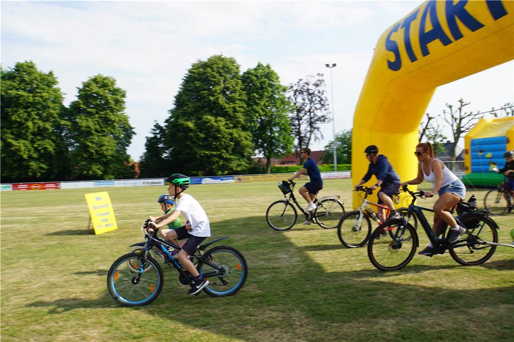 740 Radfahrer waren bei der Radtouristikfahrt des SV Herbern dabei. Wir haben das Event mit der Kamera begleitet.