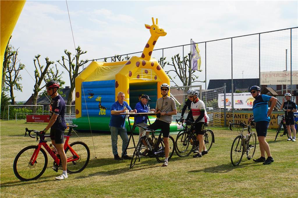 740 Radfahrer waren bei der Radtouristikfahrt des SV Herbern dabei. Wir haben das Event mit der Kamera begleitet.