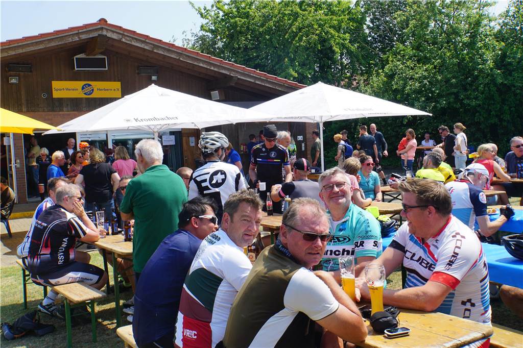 740 Radfahrer waren bei der Radtouristikfahrt des SV Herbern dabei. Wir haben das Event mit der Kamera begleitet.