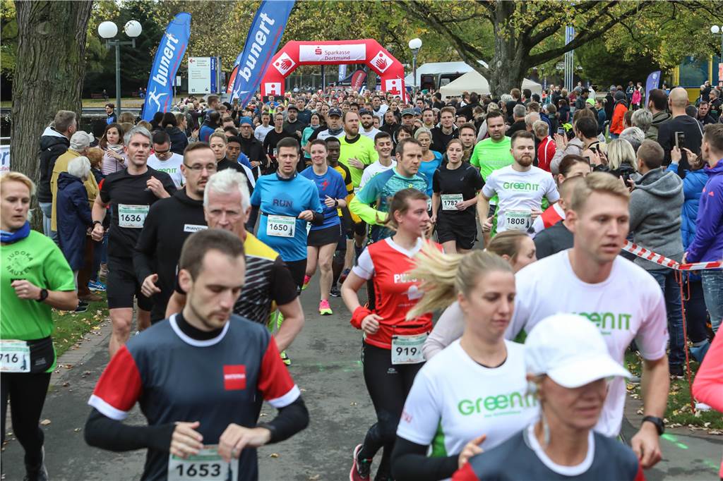 Mehr als 200 Bilder und die Sieger des Dortmunder Parklaufs im Westfalenpark 800 Läufer waren insgesamt am Start.