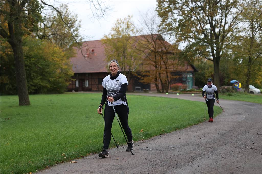 805 Läuferinnen und Läufer sowie Walkerinnen und Walker haben am 32. Westerwinkellauf des SV Herbern über verschiedene Distanzen teilgenommen. Das Orgateam um Oliver Schuschel war sehr zufrieden, zudem es zwei neue Streckenrekorde gab: Die Zeiten über die fünf Kilometer der Frauen und Männer wurden jeweils pulverisiert. Bei den Männern das erste Mal seit 14 Jahren.