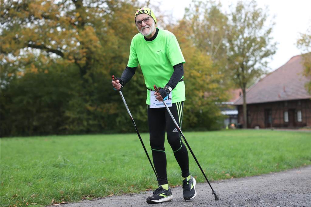 805 Läuferinnen und Läufer sowie Walkerinnen und Walker haben am 32. Westerwinkellauf des SV Herbern über verschiedene Distanzen teilgenommen. Das Orgateam um Oliver Schuschel war sehr zufrieden, zudem es zwei neue Streckenrekorde gab: Die Zeiten über die fünf Kilometer der Frauen und Männer wurden jeweils pulverisiert. Bei den Männern das erste Mal seit 14 Jahren.