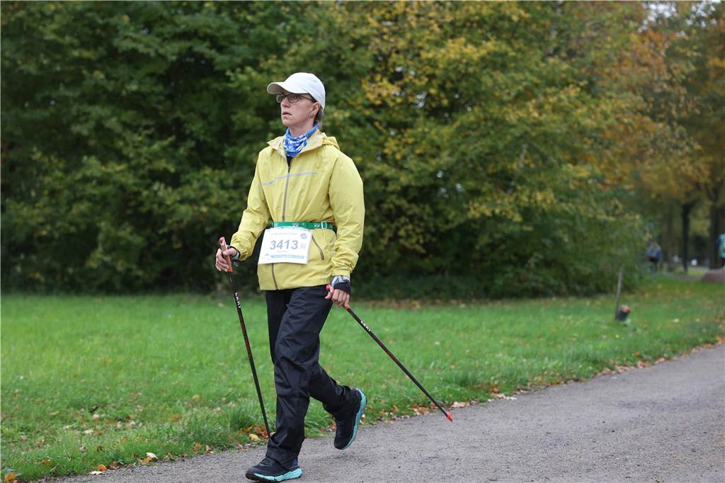 805 Läuferinnen und Läufer sowie Walkerinnen und Walker haben am 32. Westerwinkellauf des SV Herbern über verschiedene Distanzen teilgenommen. Das Orgateam um Oliver Schuschel war sehr zufrieden, zudem es zwei neue Streckenrekorde gab: Die Zeiten über die fünf Kilometer der Frauen und Männer wurden jeweils pulverisiert. Bei den Männern das erste Mal seit 14 Jahren.