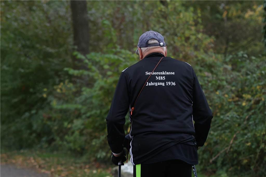 805 Läuferinnen und Läufer sowie Walkerinnen und Walker haben am 32. Westerwinkellauf des SV Herbern über verschiedene Distanzen teilgenommen. Das Orgateam um Oliver Schuschel war sehr zufrieden, zudem es zwei neue Streckenrekorde gab: Die Zeiten über die fünf Kilometer der Frauen und Männer wurden jeweils pulverisiert. Bei den Männern das erste Mal seit 14 Jahren.