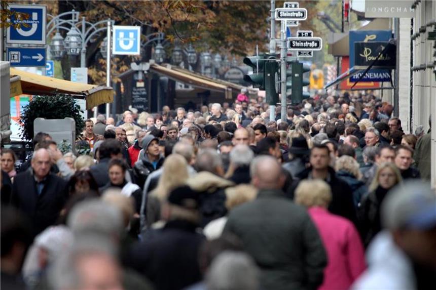 Bevölkerung in Deutschland wächst weiter 82,5 Millionen Menschen lebten Ende 2016 in Deutschland. Foto: Martin Gerten