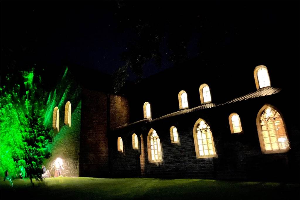 900 Jahre alt ist die Stiftskirche Cappenberg. Die alljährlichen Mittelalter-Vorträge, zu denen der Rotary-Club Kaiser Barbarossa einlädt, finden damit an historischer Stätte statt.