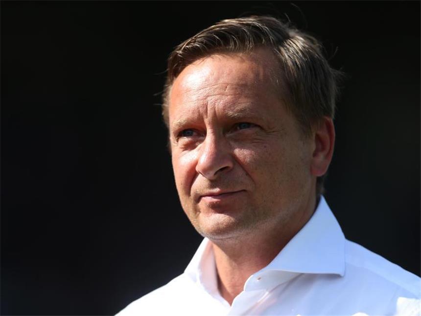 Heldt: Fußballromantik bleibt auf der Strecke 96-Manager Horst Heldt sieht Kommerzialisierung des Fußballs kritisch. Foto: Ina Fassbender