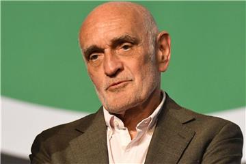 96-Präsident Martin Kind macht vor der DFL-Entscheidung über seinen 50+1-Antrag Druck auf die Deutsche Fußball Liga. Foto: Peter Steffen