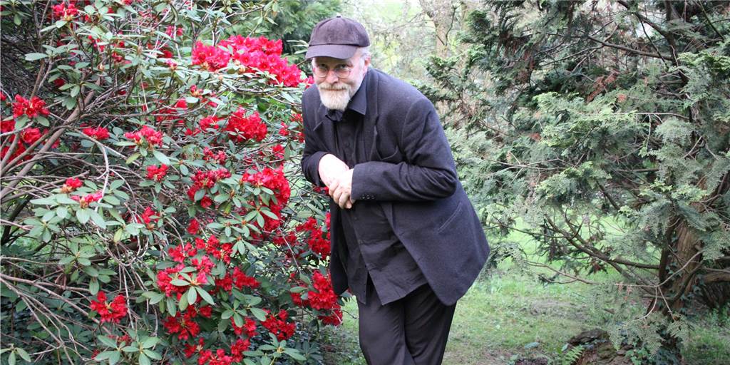 Grusel-Spaziergänge mit rabenschwarzem Humor: „Die Menschen möchten lachen“ Ab 21. Mai entführt Markus Veith die Zuschauer seiner "Grusel-Spaziergänge" als Poes Rabe in den "düsteren" Rombergpark.