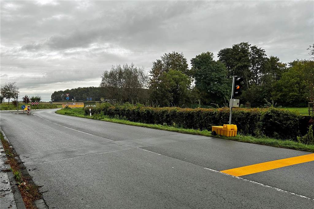 Sperrung des Kreisverkehrs B54: Weite Umleitung für Herberner Ab dem 25. Oktober wird der Kreisverkehr komplett gesperrt. Bis dahin regeln Baustellenampeln den Verkehr.