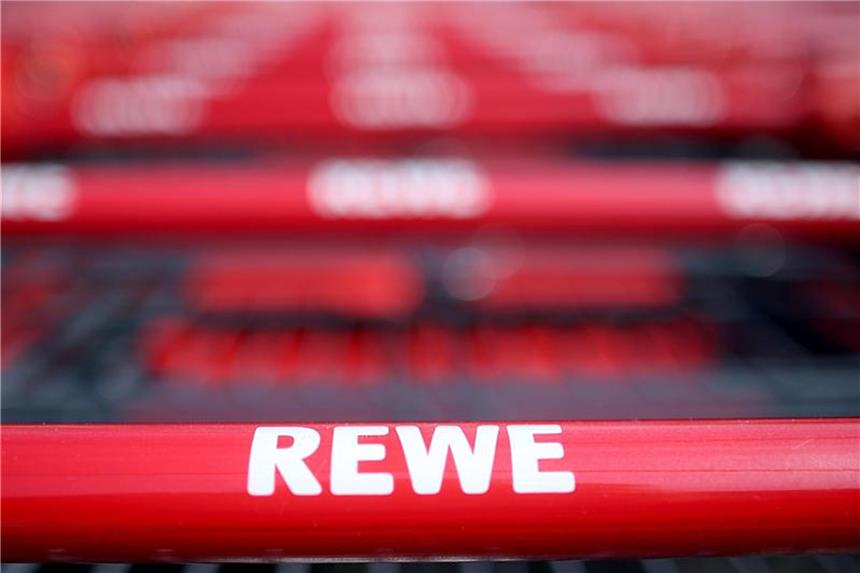 Supermärkte verbannen immer mehr Plastikprodukte Ab dem kommenden Frühjahr will Rewe Alternativen zu Wegwerfstrohhalmen anbieten. Foto: Oliver Berg