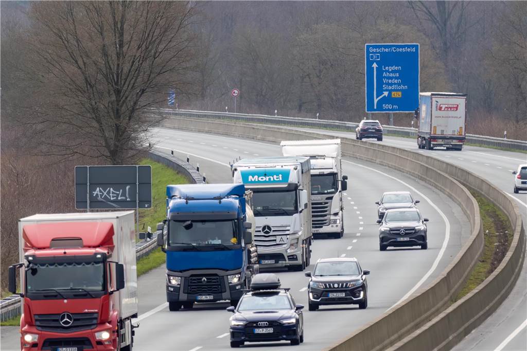 Personalmangel und Lieferengpässe: Baustelle auf der A31 wird verschoben Ab der Anschlussstelle Gescher/Coesfeld sorgen in den kommenden Monaten Sanierungsarbeiten für Sperrungen und Einschränkungen in nördlicher Richtung.