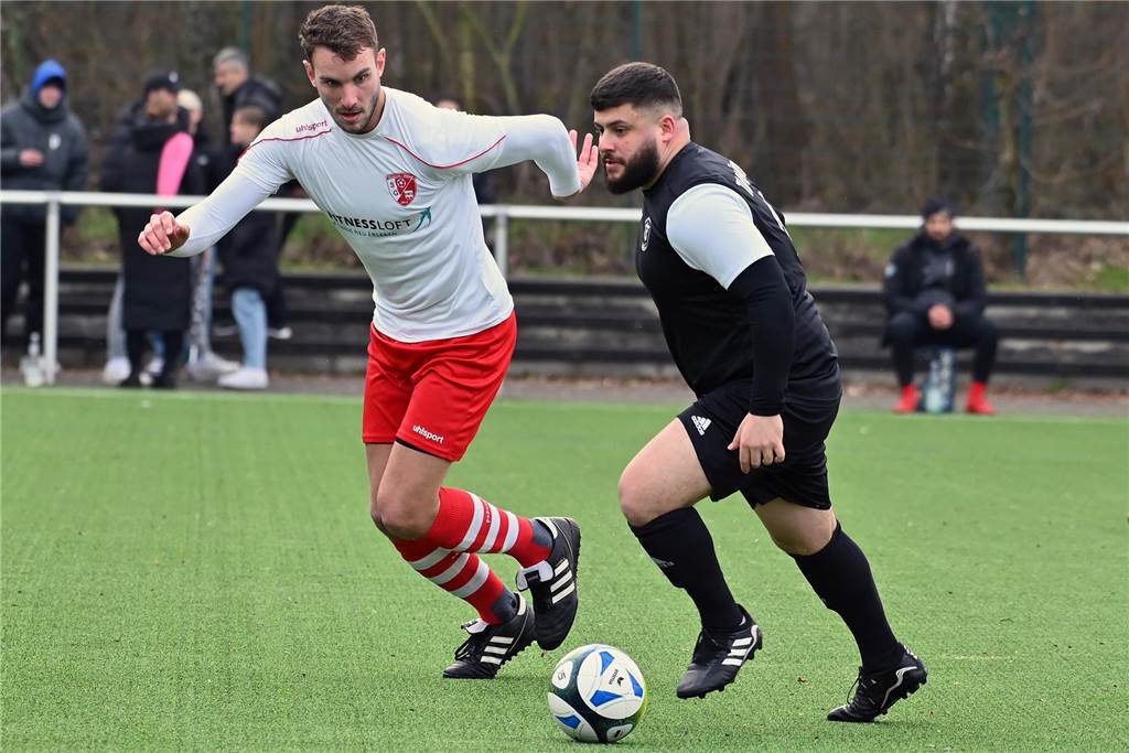 Bei der TIU Rünthe brodelt es hinter den Kulissen Spielszene der TIU Rünthe mit Enes Yavuz am Ball.