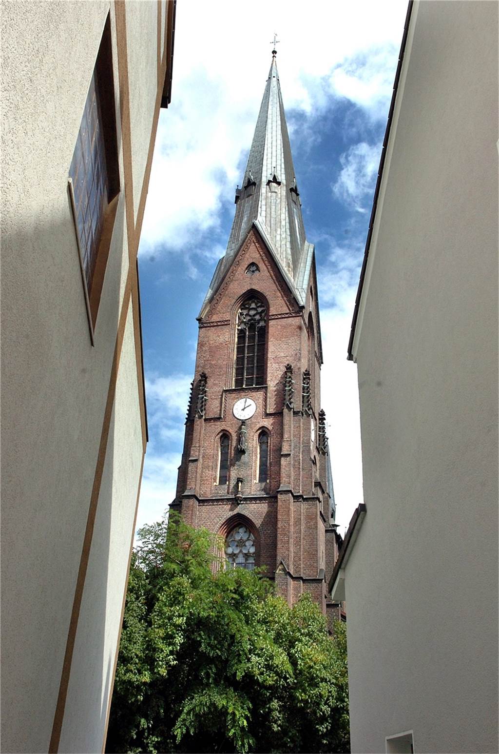 Neuer Seelsorger in St. Marien hisste Regenbogenfahne in alter Gemeinde Ab Herbst wird Klaus Lunemann in der St.-Marien-Kirche und anderen Kirchen der Großgemeinde St. Marien Gottesdienste feiern.