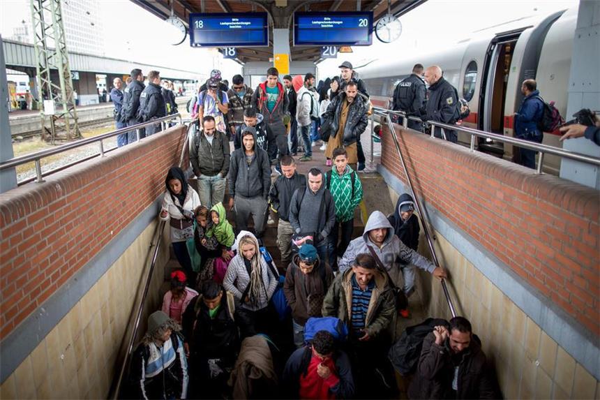 Drehscheibe für Flüchtlinge: Köln übernimmt für Dortmund Ab Montag werden die Flüchtlinge nicht mehr am Dortmunder Hauptbahnhof ankommen, sondern in Köln.