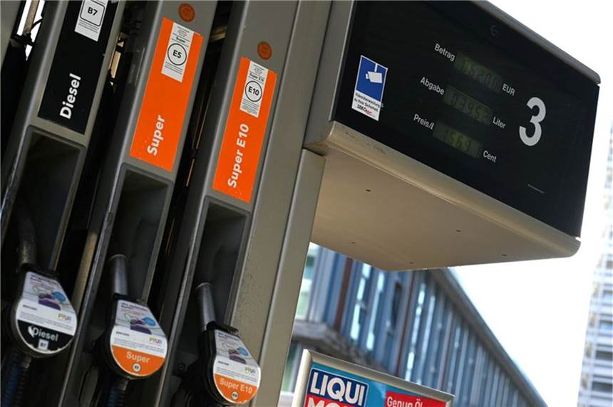 Wäre ein anderes Auto günstiger? Energiekostenvergleich an Tankstellen ab Oktober Ab Oktober soll ein Energiekostenvergleich an Tankstellen Autofahrer darüber informieren, wie viel sie mit einem anderen Antrieb zahlen müssten.