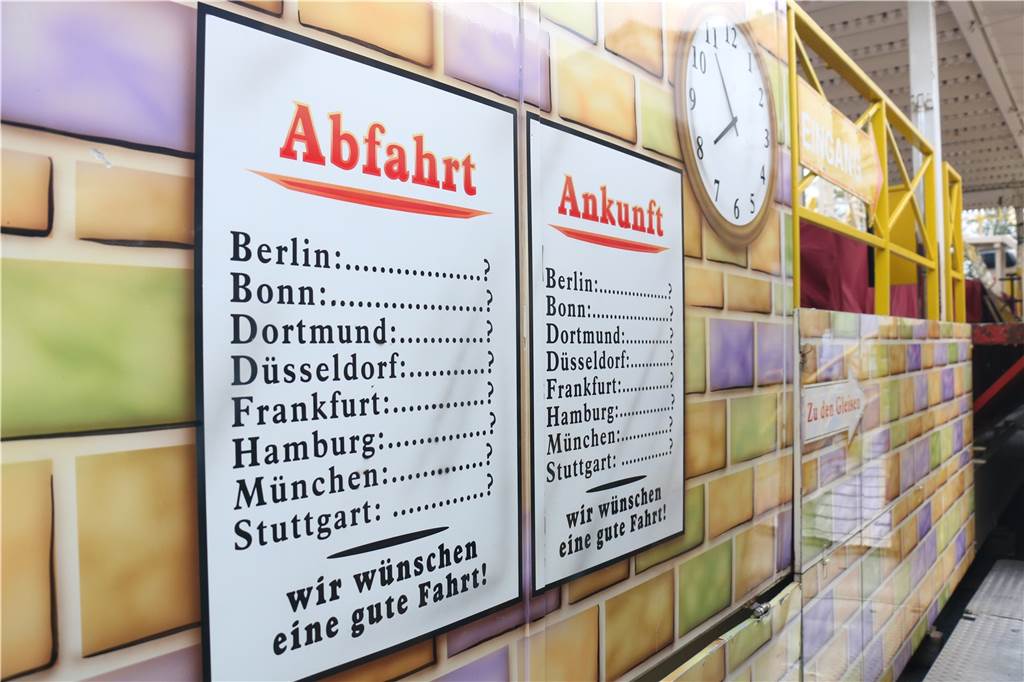 Simjü-Karussell: So entsteht die Achterbahn Wilde Maus, das größte Fahrgeschäft der Kirmes Ab Samstag starten die Abfahrten der Wilden Maus.