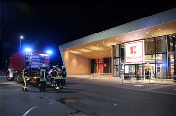 ABC-Alarm bei Kaufland in Rünthe: In der Flaschenrückgabe stand ein Behälter mit Salmiackgeist.
