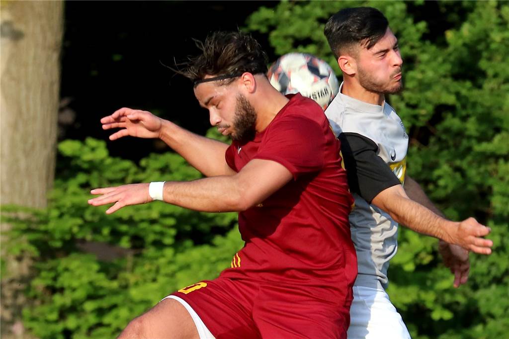 Osmanlispor holt Torjäger von der Bezirksliga-Konkurrenz Abdül Kadir Akinci (l.) soll bei Osmanlispor im Angriff für körperliche Präsenz sorgen.