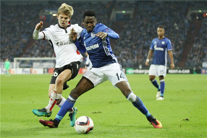 Schalker Außenverteidiger schiebt Sonderschichten Abdul Baba Rahman (r.) will bald wieder für die Schalker Profi-Mannschaft auflaufen.